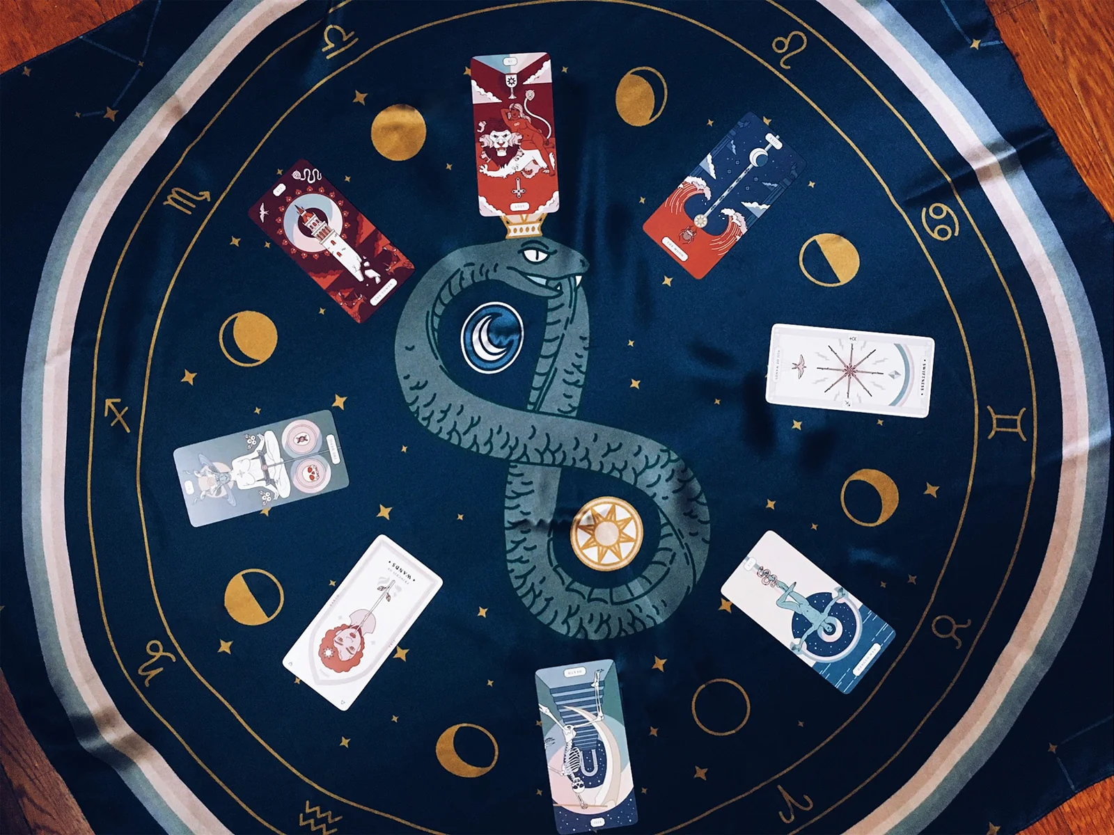 Arcana Iris Sacra Tarot Cloth: Night Edition - Image 3